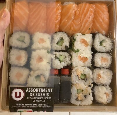 Assortiment sushis saumon fjords Norvège, transformé en France, barquette, 24 pièces