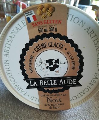 Crème glacée à la noix avec morceaux de figue